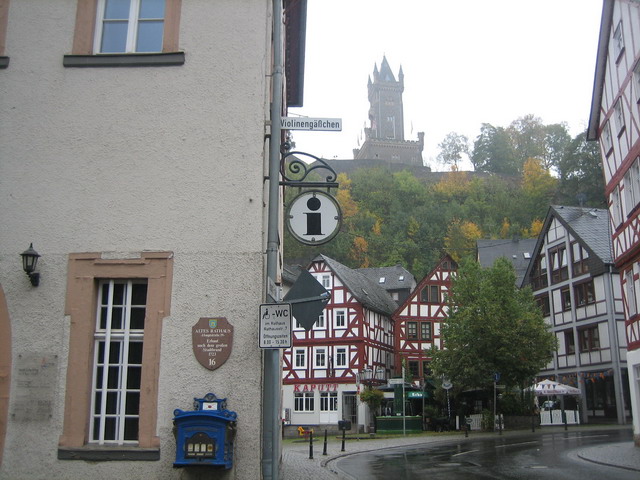 Altes Rathaus mit Blick auf den Wilhelmsturm!